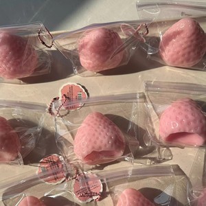 Jouet anti-stress en silicone souple et solide, simulation de fraise, sensation tactile réaliste, style Kawaii, pour la décompression, vente en gros - Product Image 4