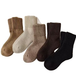 Chaussettes mi-mollet chaudes pour femmes, en tissu éponge épais, thermiques, automne-hiver, style coréen, nouveau design 2025 - Product Image 3