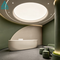 Vitrine de clinique esthétique moderne en verre de qualité médicale, solution clé en main personnalisée pour l'aménagement intérieur de salon de beauté