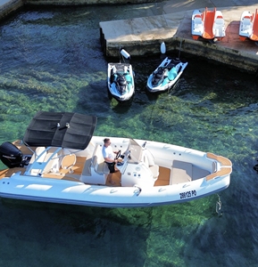 Liya 25ft Luxury RIB Boat 7.5m con Cuscini Solari e Tavolo in FRP per 16 Passeggeri - Ideale per Gite Turistiche - Product Image 3