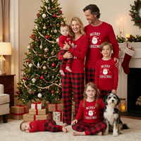 Ensemble de pyjamas de Noël assortis pour la famille, chemise à imprimé Père Noël rouge, pantalon à carreaux vert Buffalo, vêtements de nuit pour enfants et adultes