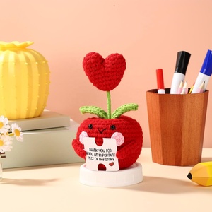 Pomme en Crochet Faite Main Positive avec Cœur – Poupée de Soutien Émotionnel et Positif avec Carte de Message – Cadeau Motivationnel et Décoration - Product Image 2