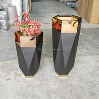 Kustom Pot bunga luar ruang Pot tanaman logam besar kotak kebun besar