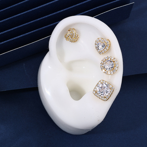 Grandi <span class=keywords><strong>Orecchini</strong></span> a Lobo con Zirconi Cubici Grado AAA+ Incastonati Placcati Oro 18K con Rivestimento in Palladio Design Personalizzabile Set di <span class=keywords><strong>Orecchini</strong></span> Anti-Appannamento - Product Image 2