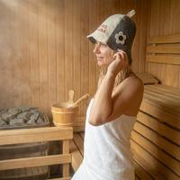 Votre marque, votre style : Chapeau de sauna personnalisé en feutre de pure laine, couleurs Pantone, pour la banya russe et le spa finlandais