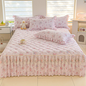 Juego de Ropa de Cama Acolchada con Diseño Floral Morado, 4 Piezas, Cubrecama con Volantes de Encaje y Fundas de Almohada, Tamaño King y Queen, Ropa de Cama de Algodón Suave - Product Image 1