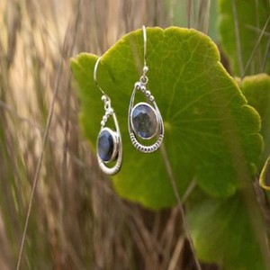 Pendientes Largos de Plata de Ley 925 de Diseño de Lujo con Labradorita de 8x10 mm, Patrón Geométrico Moderno, Accesorio de Moda para Mujer para Fiestas - Product Image 3