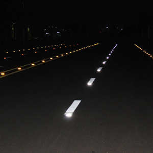 China personalizado de alta reflectividad en la noche marcador de peligro rojo en el borde izquierdo pernos de carretera 3M ojo de gato - Product Image 6