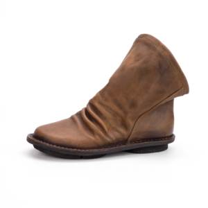 Bottes de créateur confort rétro personnalisées pour femmes Bottines en cuir marron Conception plissée Bottes pieds nus en cuir à enfiler Usine - Product Image 1