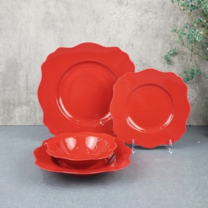 24-teiliges Keramik-Geschirrset Quadratische Form Rotes Porzellan Teller Schüssel mit Farbglasur für Partys - Product Image 1