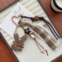 Porte-clés Lapin Mignon en Tissu à Carreaux Rétro Cousu Main avec Ruban en Dentelle et Étiquette Cœur, Style Mori, Charme de Sac Frais et Naturel pour l'Automne