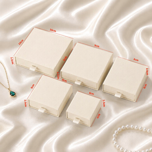 Boîte cadeau élégante de luxe en papier avec ruban coulissant pour bijoux, colliers et bagues, personnalisable avec logo, petite taille - Product Image 2