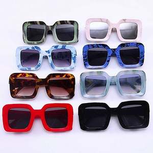 Gafas de Sol Cuadradas Extra Grandes para Hombre, Diseño Retro 2022, Color Negro y Rojo, Protección UV400 - Product Image 3