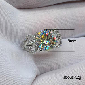 Anello Classico a Quattro Punte per Donne, Elegante Gioiello Scintillante alla Moda - Product Image 5