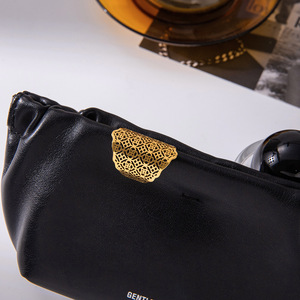 Bague tendance en acier inoxydable plaqué or 18 carats, design large en dentelle, style bohème, bijou unisexe, accessoire de fête - Product Image 4