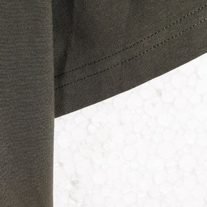 เสื้อยืดพิมพ์ลายผู้ชายสีเขียวมะกอก ทรงหลวม น้ำหนัก 180 GSM ผ้าฝ้าย 100% พิมพ์ลายยางแบบกำหนดเองความหนาแน่นสูง - Product Image 3