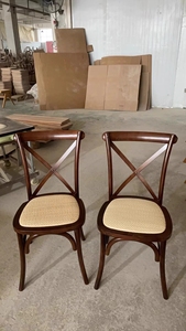 Chaise de salle à manger en rotin à dossier croisé en bois massif pour hôtels et restaurants – Meilleure vente en gros à prix abordable - Product Image 6