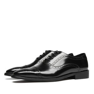 รองเท้าธุรกิจผู้ชายทรงหัวแหลม น้ำหนักเบา แฟชั่นสไตล์ใหม่ปี 2026  วัสดุหนัง  ชุดเจ้าบ่าว - Product Image 1