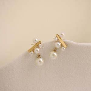 Pendientes de circonita blanca para mujer, estilo sencillo, imitación de perla, acero inoxidable, chapados en oro, con un solo diamante y perla. - Product Image 5
