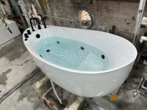 Baignoire de massage à prix avantageux, nouvelle vente chaude, baignoire à remous intérieure autoportante, baignoire en acrylique avec jets d'air, jacuzzi - Product Image 2
