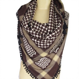 Pañuelo Arafat de Viscosa a Cuadros para Mujer Lowellcraft, con Borlas, Elegante, Cómodo y Ligero para Uso Diario - Product Image 1