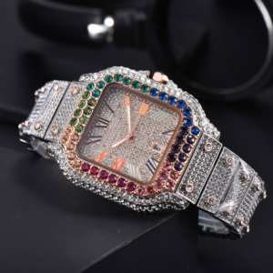 Nouveautés : Montre classique hip-hop de créateur avec cadran coloré et diamants, montre à quartz unique entièrement sertie de diamants - Product Image 3