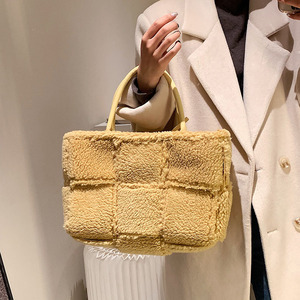 Bolso de mano de piel de invierno para mujer, <span class=keywords><strong>bolsa</strong></span> de mano cuadrada de felpa tejida con cordero cálido, a la moda, 2023 - Product Image 2