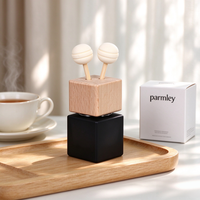 Nouveau design diffuseur de parfum personnalisé rechargeable, flacon en verre dépoli carré 8ml, diffuseur de parfum suspendu pour voiture, coloré