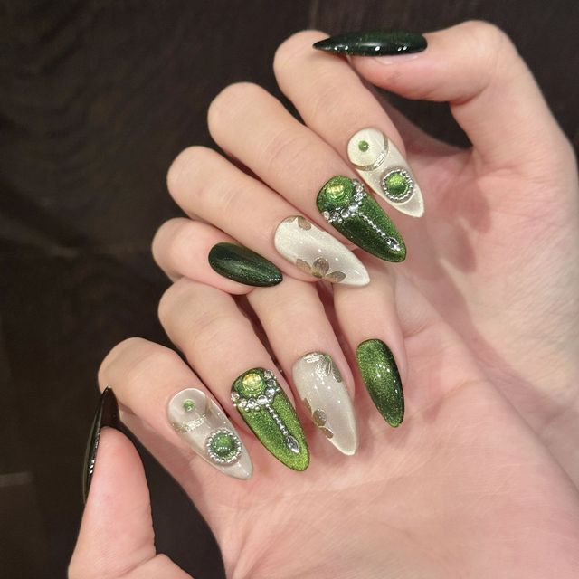 Acrylic Nails for a Green Dress: Perfect Match