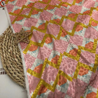 Olyester-tela satinada con estampado digital, tejido de satén con patrón geométrico, tacto suave y sedoso para vestido o pantalón