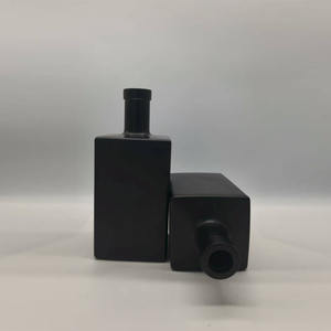 Botella de <span class=keywords><strong>vino</strong></span> de vidrio negro mate personalizada, logotipo de seda de dragón, forma cuadrada, sellado de corcho, fabricante de tapas a juego personalizadas - Product Image 3