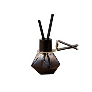 Diffuseur de parfum pour voiture en verre noir, forme carrée, bouchon en fibre, flacon miniature en verre de 8 ml - Product Image 5