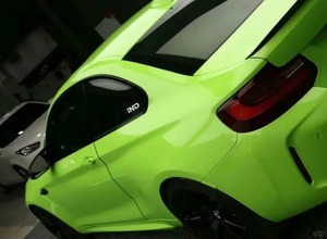 Gloss <strong>Fluorescent</strong> Green Car Wrap Film PVC Auto <strong>Vinyl</strong> <strong>Color</strong> Change Material Anti-Scratch Protection Function - Product Image 3