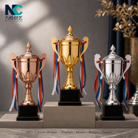 500 designs de coupes de trophées dorées avec base en marbre et ruban de récompense pour les championnats de football et de basketball, vente en gros OEM ODM