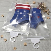Sacs d'emballage transparents personnalisés avec fermeture éclair refermable et crochet de suspension pour chaussettes et chaussures, sacs de présentation en plastique pour magasins de vêtements au détail