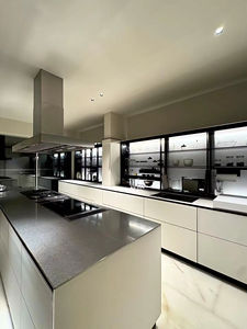 Gabinetes de Cocina de Lujo de Estilo Moderno Personalizados con Isla, Almacenamiento de Madera Sólida y Estantes Abiertos para un Estilo de Vida Único - Product Image 6