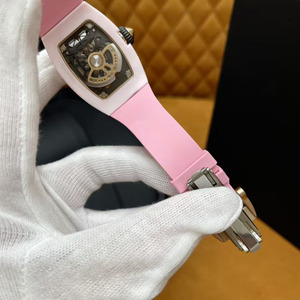 Une montre mécanique automatique en caoutchouc, squelette, sertie de diamants et de moissanite, avec boîtier en céramique, nouvelle tendance de la mode, 26 ans de tradition. - Product Image 3