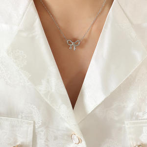 Collar con colgante de lazo delicado minimalista chapado en oro de 18 quilates de acero inoxidable para mujer, regalo - Product Image 5