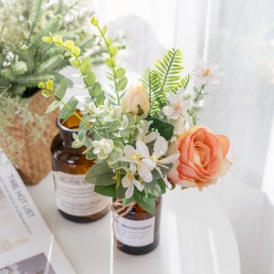 Bouquet de fleurs artificielles Rina Rose, rose et eucalyptus, tissu tissé en plastique, décoration de mariage et de maison CF01260 - Product Image 1