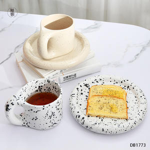 Ensemble tasse et soucoupe en céramique de Chaozhou, design blanc avec éclaboussures de beige, forme bombée, pour la maison ou le bureau - Product Image 2