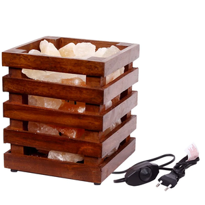 Elegante Lámpara de Sal del Himalaya Hecha a Mano con Marco de Madera y Metal, Diseño de Cesta, Alimentación USB/Enchufable, Purificador de Aire para el Bienestar en el Hogar - Product Image 5