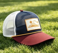 Casquette de baseball bicolore en tissu maillé personnalisée OEM ODM avec patch tissé, logo brodé et bordure en corde pour l'extérieur et la plage