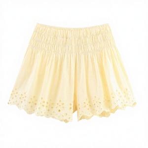 Shorts d'été décontractés jaunes pour femme, taille élastique respirante, coupe ample, broderie tissée, taille mi-haute - Product Image 2