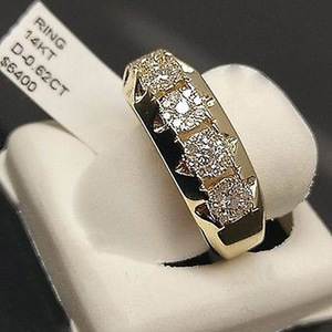 Anello da Donna Traforato con Pavé, Elegante Gioiello da Dito alla Moda - Product Image 1