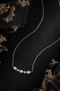 Collier pendentif classique en or blanc massif 10 carats avec diamant de laboratoire taille marquise 0,36 ct |   Pendentif en diamant de laboratoire taille marquise - Product Image 4