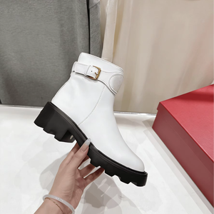 รองเท้าบูทหุ้มข้อส้นหนาแต่งหัวเข็มขัดทันสมัย พื้นกันลื่น สำหรับผู้หญิง เหมาะสำหรับใส่ไปทำงานและออกงานปาร์ตี้ สไตล์วาเลนติโน - Product Image 1