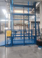 Monte-charge hydraulique pour marchandises avec système de sécurité anti-chute, installation en fosse, hauteur 30m, plateforme sur mesure