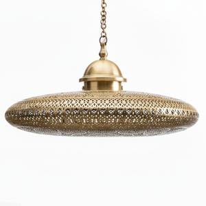 C'est une lampe lumineuse du Maroc de globe de mosaïque de turquoise comportant un motif floral central, disponible aux prix de gros. - Product Image 1