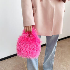 กระเป๋าใส่เหรียญขนปุยสำหรับผู้หญิง กระเป๋าสะพายข้างขนเฟอร์ กระเป๋าถือขนฟูเล็กๆ พร้อมสายโซ่ - Product Image 2