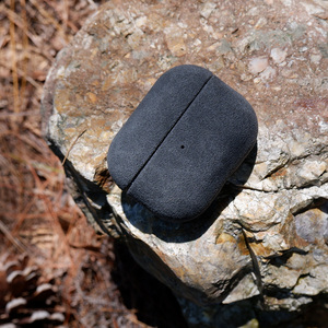 Étui pour écouteurs en cuir véritable Alcantara de luxe personnalisé pour <span class=keywords><strong>Airpods</strong></span> 4/<span class=keywords><strong>Pro</strong></span>/<span class=keywords><strong>Max</strong></span> - Product Image 1
